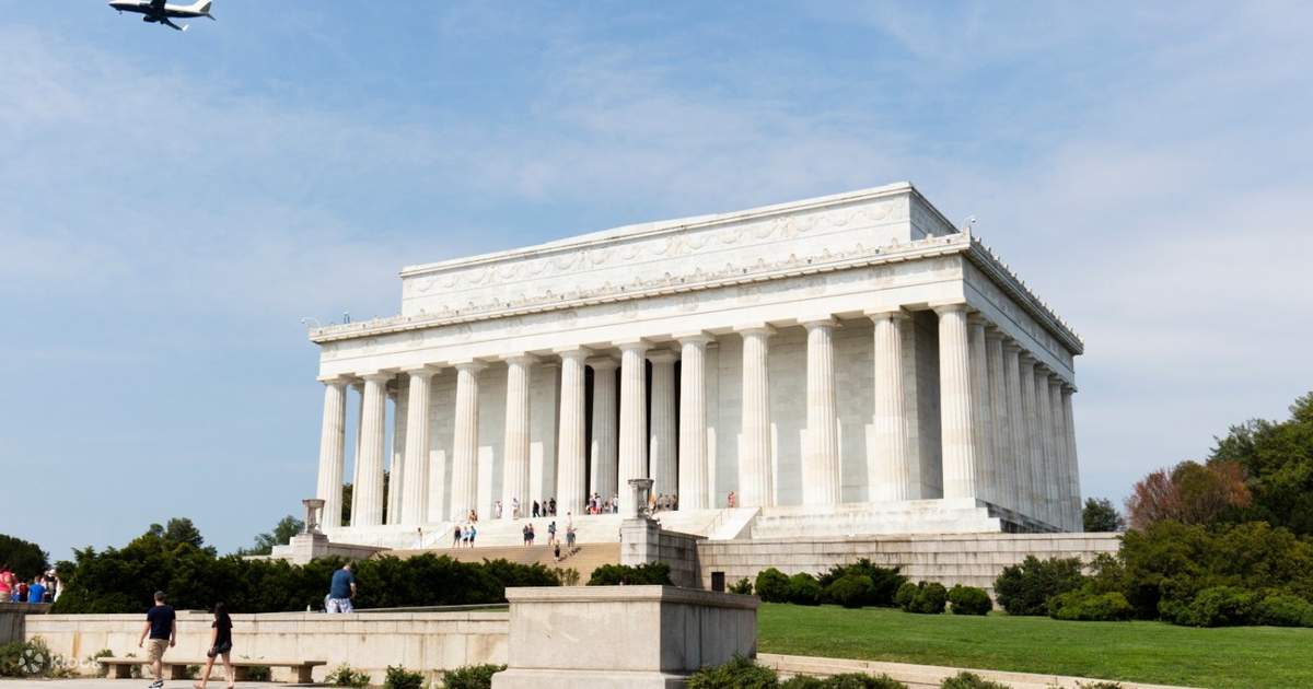 Private-Style Express Day Trip: New York to Washington D.C.